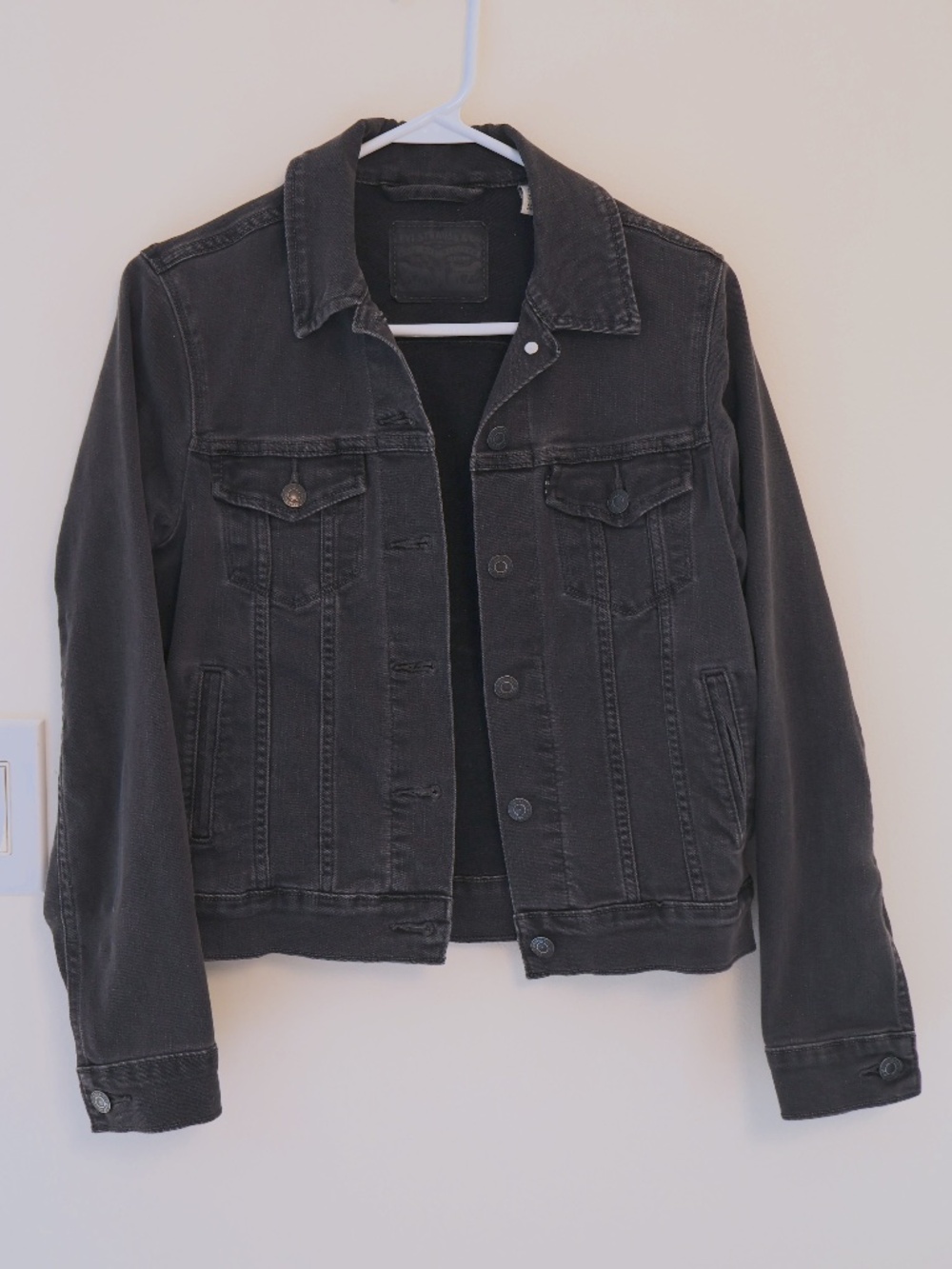 Levis Classic Trucker Fitted Black Washed Denim Jean Jacket Extra Small Pockets